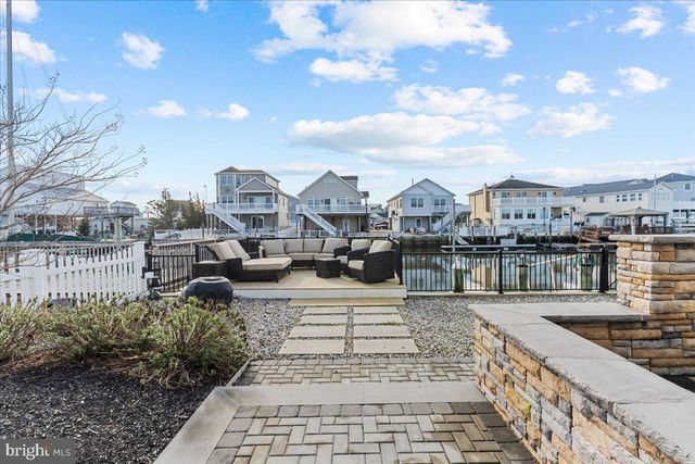 51 S SPINNAKER DR, Mystic Islands, NJ 08087