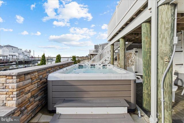 51 S SPINNAKER DR, Mystic Islands, NJ 08087