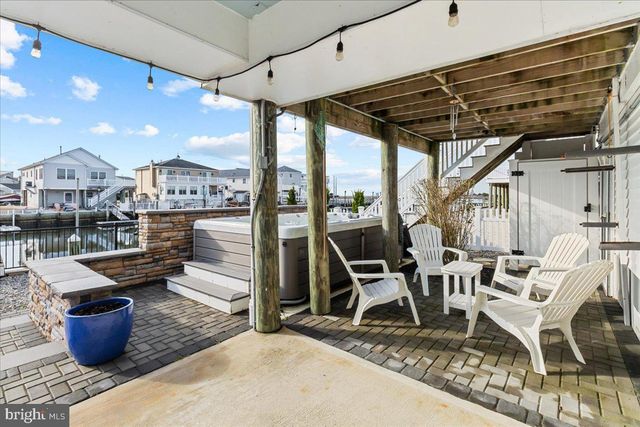 51 S SPINNAKER DR, Mystic Islands, NJ 08087