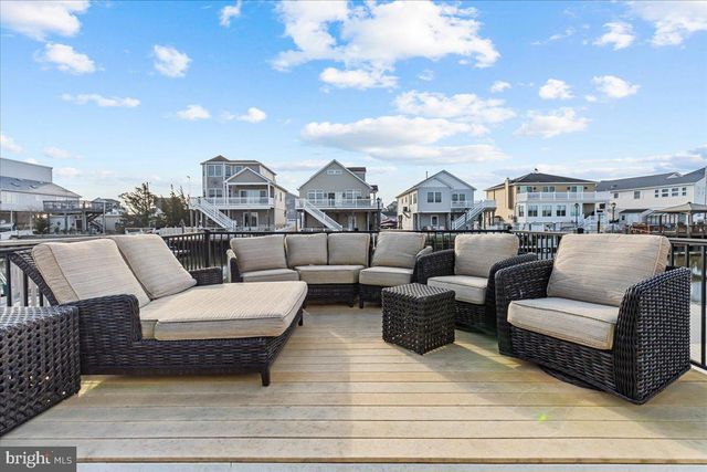51 S SPINNAKER DR, Mystic Islands, NJ 08087