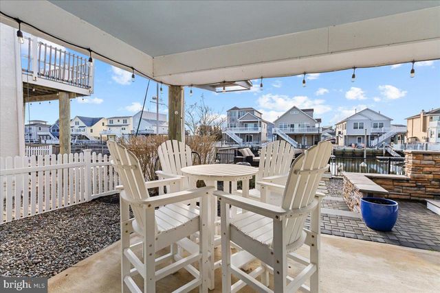 51 S SPINNAKER DR, Mystic Islands, NJ 08087