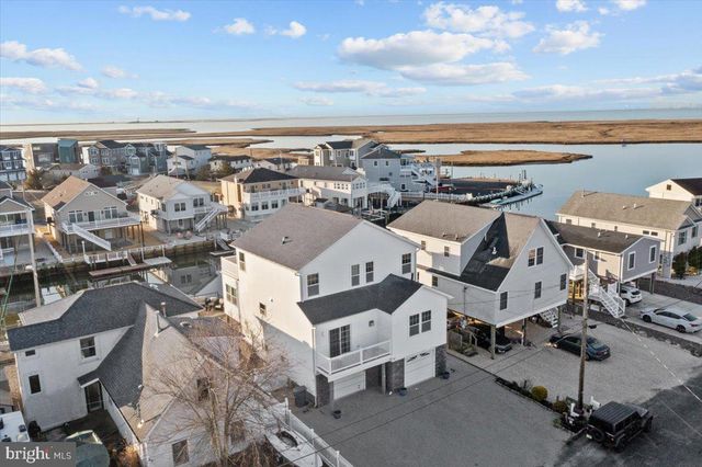 51 S SPINNAKER DR, Mystic Islands, NJ 08087