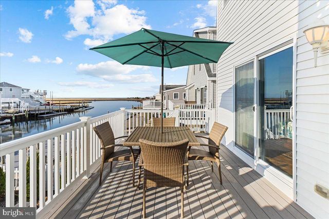 51 S SPINNAKER DR, Mystic Islands, NJ 08087