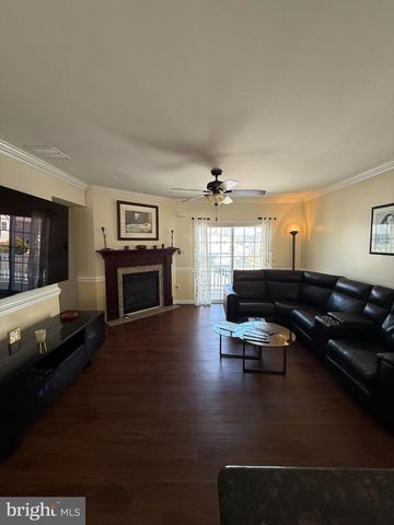 51 S SPINNAKER DR, Mystic Islands, NJ 08087