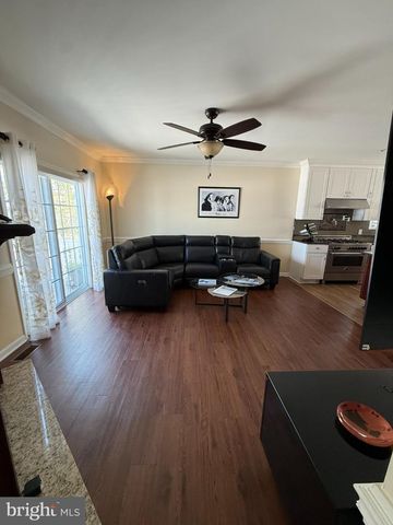 51 S SPINNAKER DR, Mystic Islands, NJ 08087