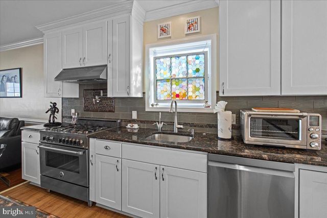 51 S SPINNAKER DR, Mystic Islands, NJ 08087