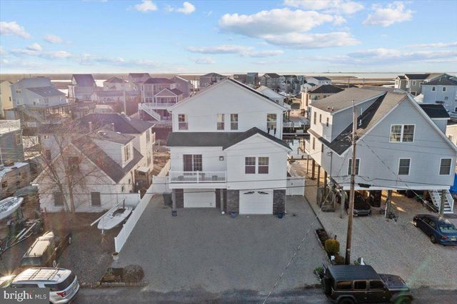 51 S SPINNAKER DR, Mystic Islands, NJ 08087