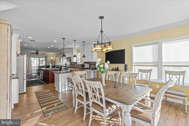 51 S SPINNAKER DR, Mystic Islands, NJ 08087
