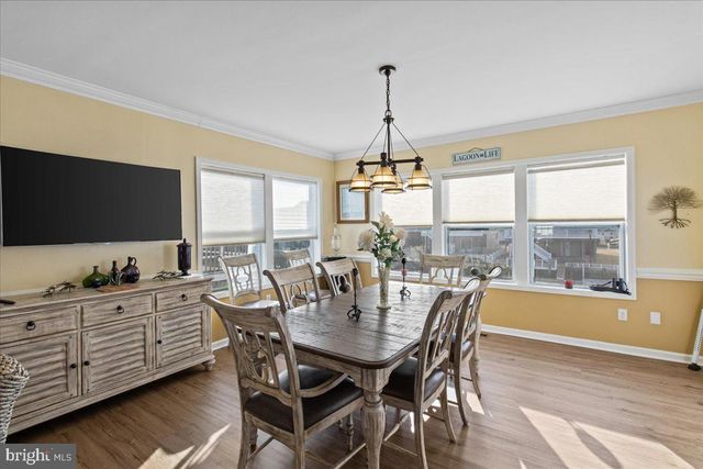 51 S SPINNAKER DR, Mystic Islands, NJ 08087