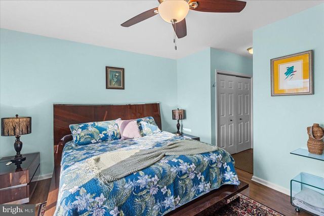 51 S SPINNAKER DR, Mystic Islands, NJ 08087