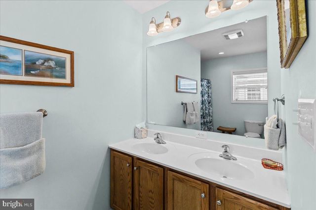 51 S SPINNAKER DR, Mystic Islands, NJ 08087