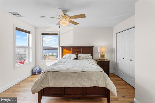 51 S SPINNAKER DR, Mystic Islands, NJ 08087