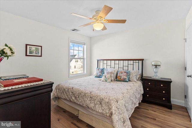 51 S SPINNAKER DR, Mystic Islands, NJ 08087