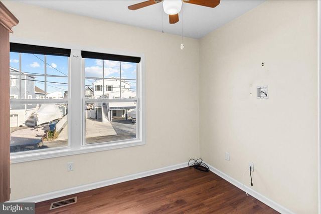 51 S SPINNAKER DR, Mystic Islands, NJ 08087