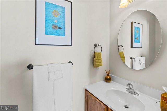 51 S SPINNAKER DR, Mystic Islands, NJ 08087