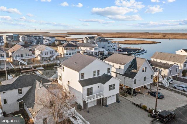 51 S SPINNAKER DR, Mystic Islands, NJ 08087
