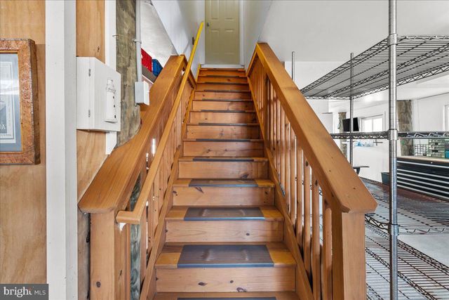 51 S SPINNAKER DR, Mystic Islands, NJ 08087