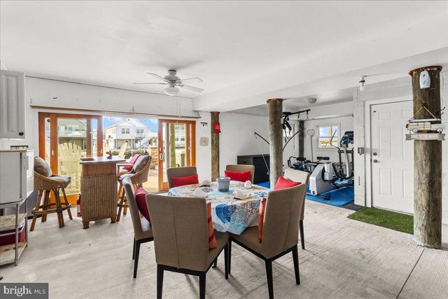 51 S SPINNAKER DR, Mystic Islands, NJ 08087