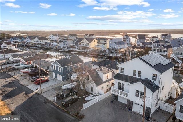 51 S SPINNAKER DR, Mystic Islands, NJ 08087