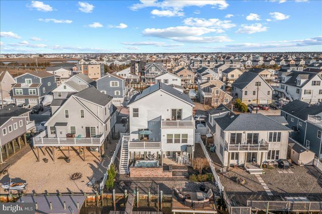 51 S SPINNAKER DR, Mystic Islands, NJ 08087