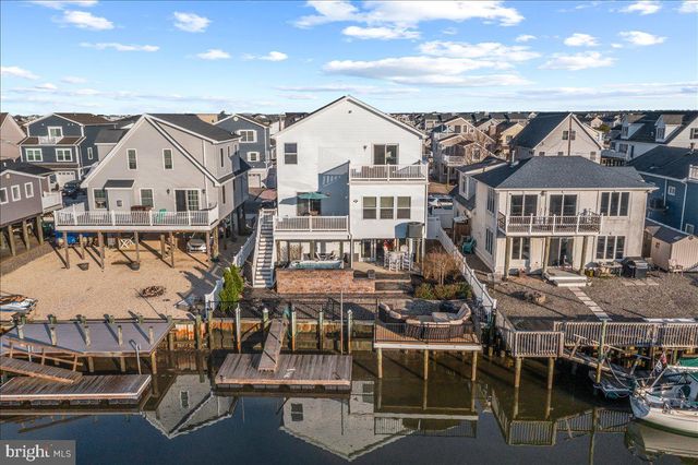 51 S SPINNAKER DR, Mystic Islands, NJ 08087