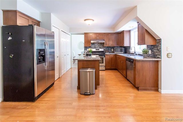 1880 Poppleton Drive, West Bloomfield, MI 48324