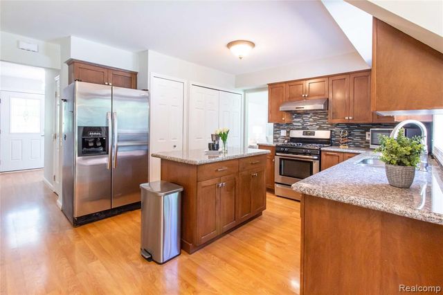 1880 Poppleton Drive, West Bloomfield, MI 48324