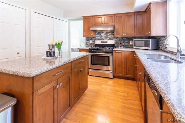 1880 Poppleton Drive, West Bloomfield, MI 48324