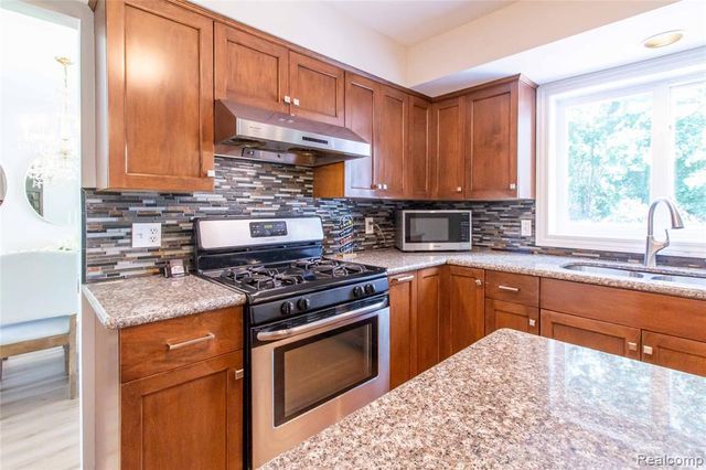 1880 Poppleton Drive, West Bloomfield, MI 48324