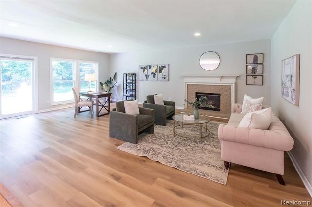 1880 Poppleton Drive, West Bloomfield, MI 48324