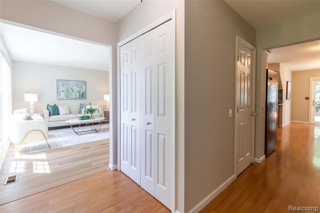 1880 Poppleton Drive, West Bloomfield, MI 48324
