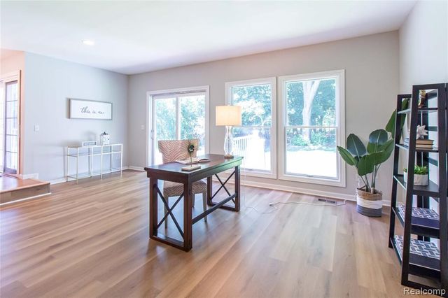 1880 Poppleton Drive, West Bloomfield, MI 48324