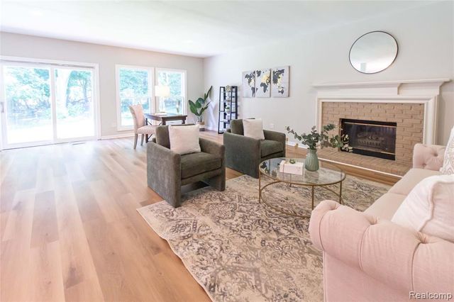 1880 Poppleton Drive, West Bloomfield, MI 48324