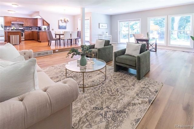 1880 Poppleton Drive, West Bloomfield, MI 48324