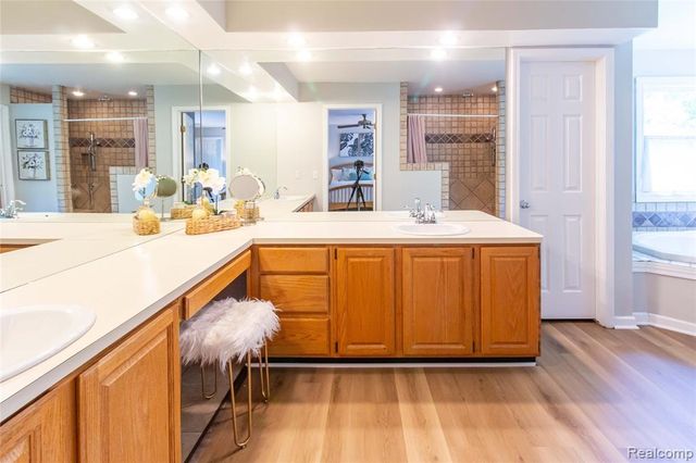 1880 Poppleton Drive, West Bloomfield, MI 48324