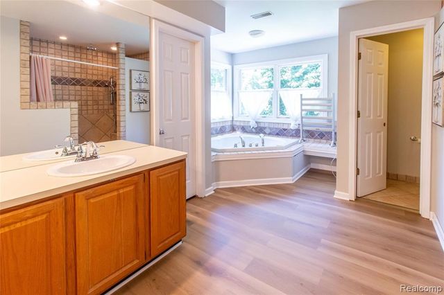 1880 Poppleton Drive, West Bloomfield, MI 48324
