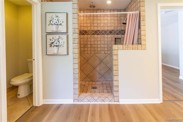 1880 Poppleton Drive, West Bloomfield, MI 48324