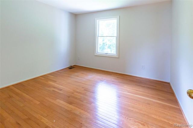 1880 Poppleton Drive, West Bloomfield, MI 48324