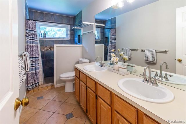1880 Poppleton Drive, West Bloomfield, MI 48324