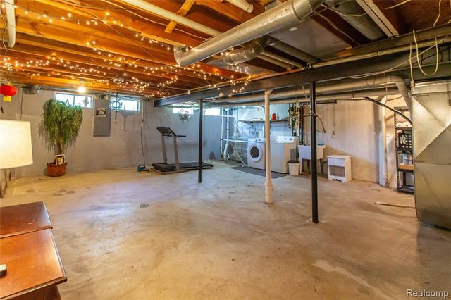 1880 Poppleton Drive, West Bloomfield, MI 48324