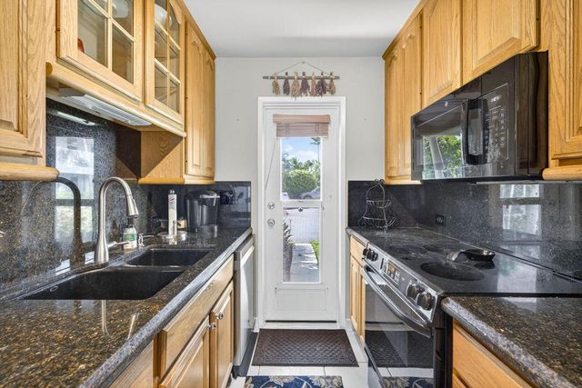 1221 Hillsboro Mile 15a, Hillsboro Beach, FL 33062