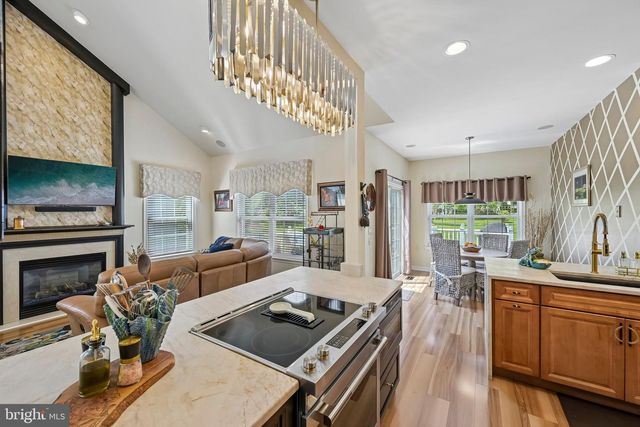 717 S SETTLERS CIR, Warrington, PA 18976