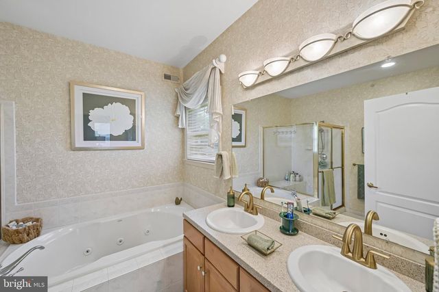 717 S SETTLERS CIR, Warrington, PA 18976
