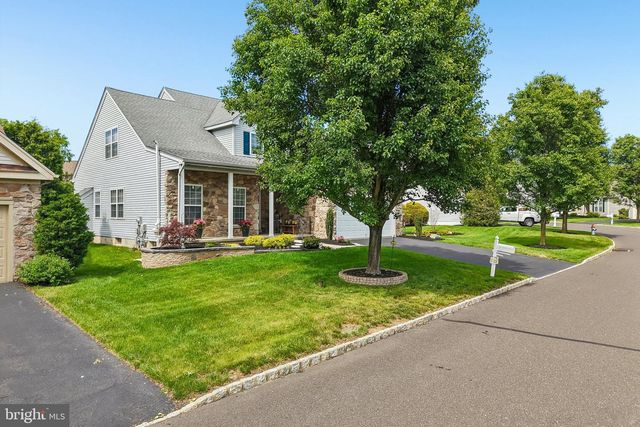 717 S SETTLERS CIR, Warrington, PA 18976