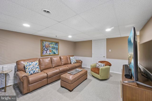 717 S SETTLERS CIR, Warrington, PA 18976