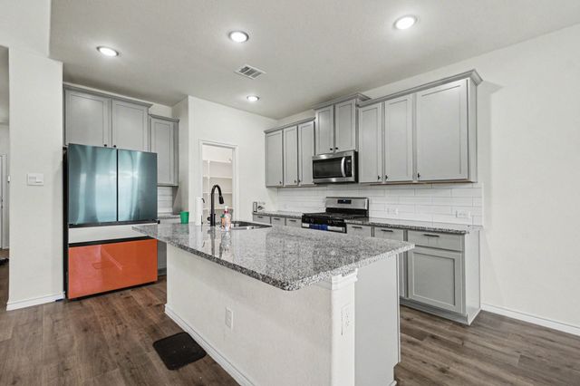 10600 Breezeway Drive, Aubrey, TX 76227