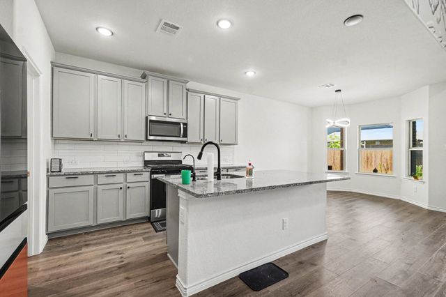 10600 Breezeway Drive, Aubrey, TX 76227