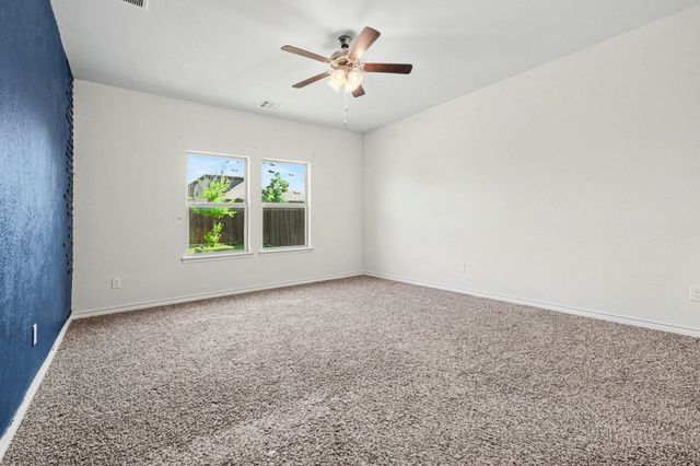 10600 Breezeway Drive, Aubrey, TX 76227