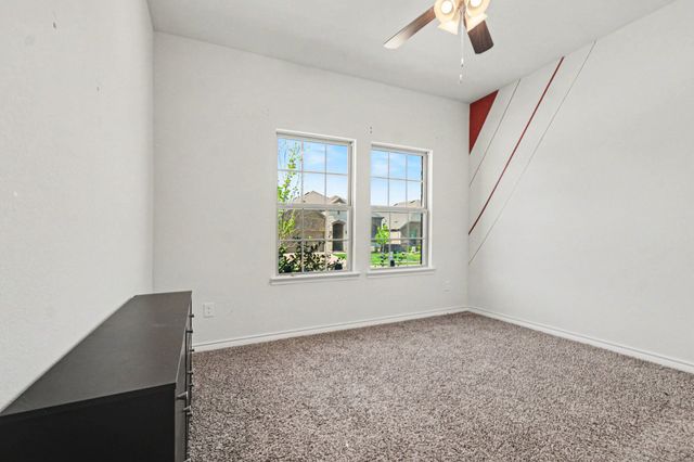 10600 Breezeway Drive, Aubrey, TX 76227