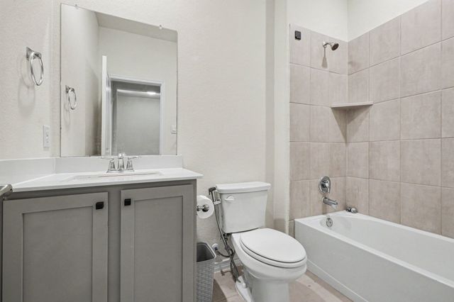10600 Breezeway Drive, Aubrey, TX 76227